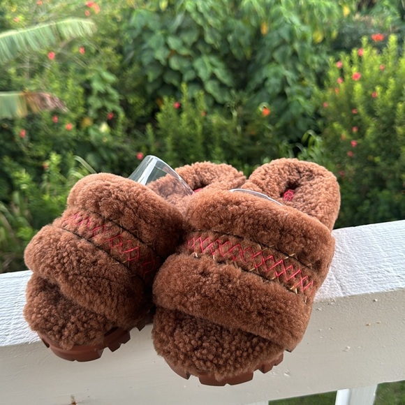 UGG w cozetta braid women’s size 6 hardwood New - Picture 3 of 9